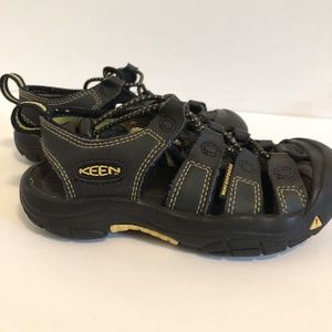 Little Kids Keens size 11 black